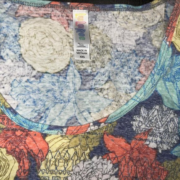 Classic T with Roses and Flowers - Vintage - NWT - Picture 2 of 2